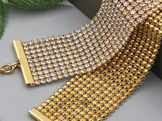 ¿Qué hace que una gargantilla de diamantes brillantes sea la joyería perfecta para llamar la atención?