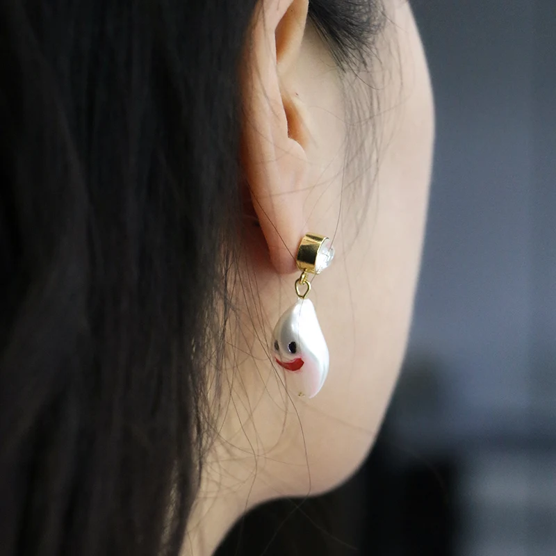 Un falso barroque de pendientes de la sonrisa perla barroca