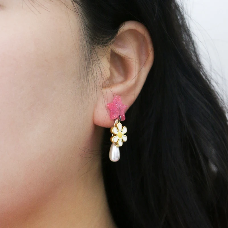 Cinco pendientes de flores de estrellas puntiagudas
