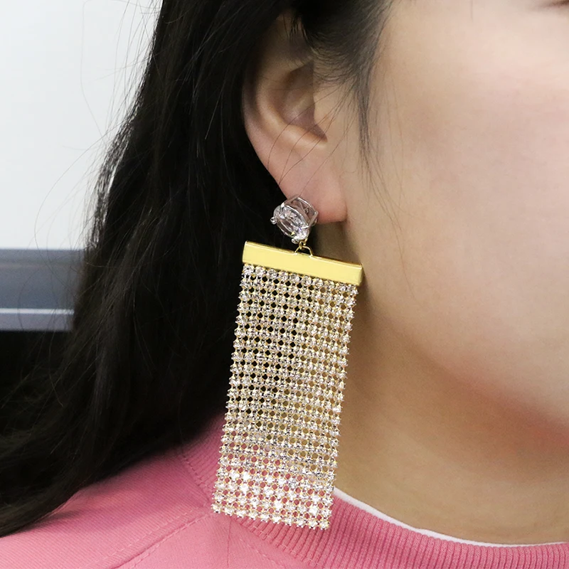 Pendientes de diamantes pavimentos