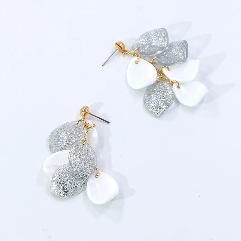 Pendientes escamosos de resina de brillo