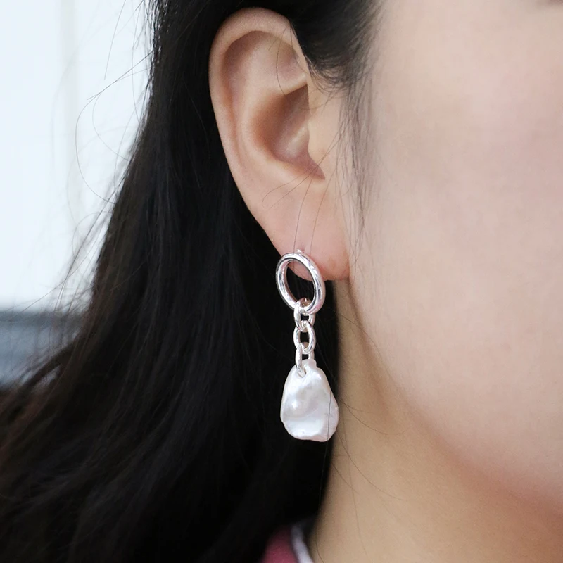 Pendientes de perlas de latón plateado